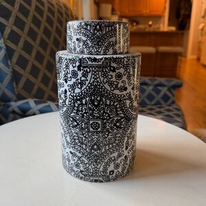 Pottery Barn Ceramic Black/ White Floral Paisley Decor Canister Ginger Jar 9”